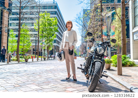 Marunouchi, a female rider who commute by motorcycle 128316622