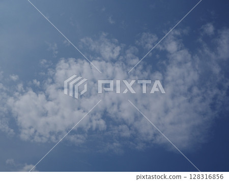 Wax cloud 128316856