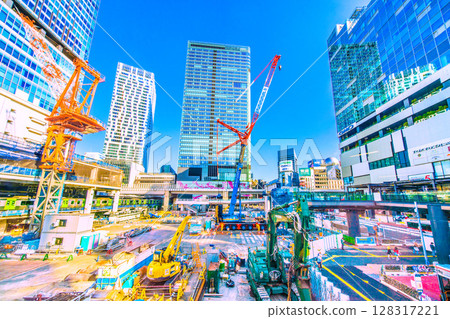 Tokyo cityscape in Japan: New pier appears! ... Completely disappeared, goodbye Shibuya Station West Exit. The central building is also completely demolished. Tokyo cityscape in Japan: New pier appears! ... Completely disappeared, goodbye Shibuya Station West Exit. The central building is also completely demolished. 128317221