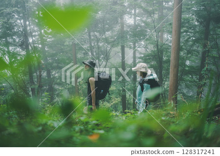 sex, trekking, forest 128317241