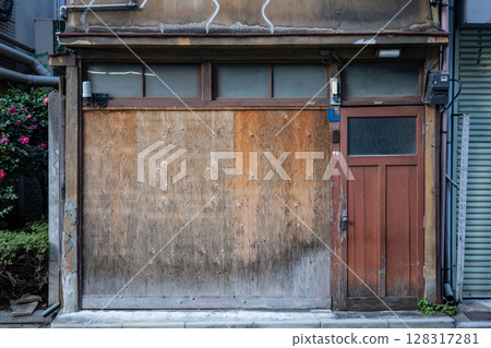 An old closed shop in a back alley in Tokyo 128317281