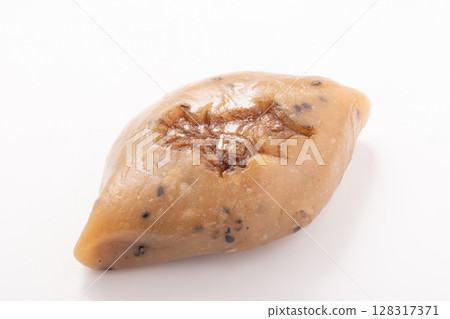 [Tono City, Iwate Prefecture] Kirisensho (walnuts, sesame) - Mochi sweets 128317371