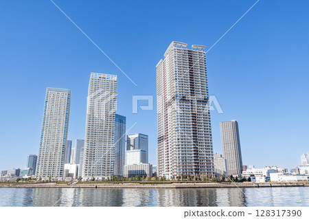 Harumi, Chuo Ward, Tokyo - A group of high-rise apartment buildings (tower apartments) in Harumi on a clear day Harumi, Chuo Ward, Tokyo - A group of high-rise apartment buildings (tower apartments) in Harumi on a clear day 128317390