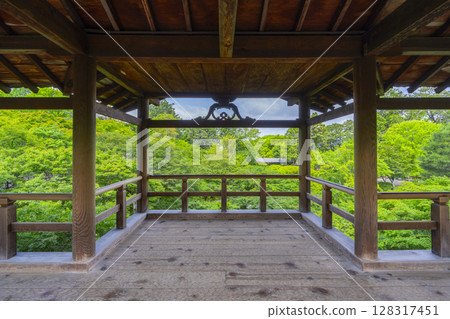 被綠楓環繞的東福寺仙玉館（京都市東山區） 128317451