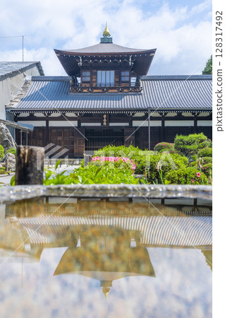 Tofukuji Temple Kaisando Hall - Reflection in the Season of Fresh Greenery (Higashiyama Ward, Kyoto City) Tofukuji Temple Kaisando Hall - Reflection in the Season of Fresh Greenery (Higashiyama Ward, Kyoto City) 128317492