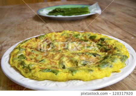 Asparagus and Parmesan Omelette Asparagus and Parmesan Omelette 128317920