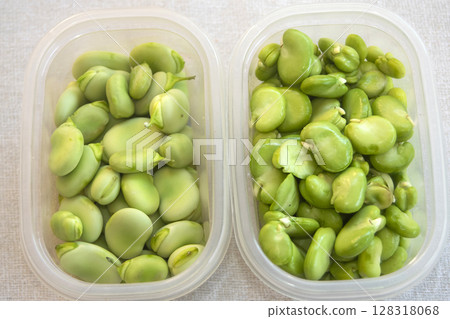 Fresh Steamed Green Asparagus on Plate  128318068