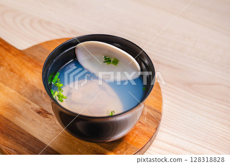Clam soup 128318828