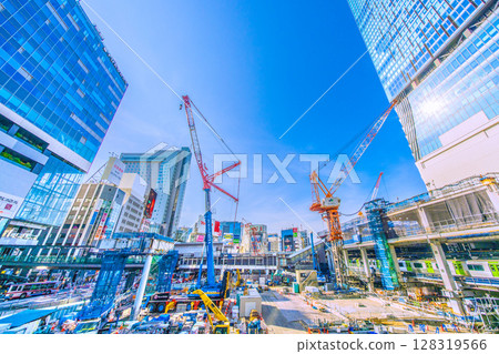 Tokyo cityscape in Japan. New bridge pier appears! ... Completely disappeared, goodbye Shibuya Station West Exit. The building in the center is also completely demolished... 128319566