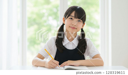 女小學生與國中生學習 女小學生與國中生學習 128319611