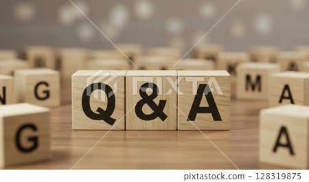 一塊木塊的圖片，上面寫著「Q&A」字樣 128319875