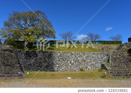 Yokosuka Castle ruins: A stone wall made of round stones from the riverbed, a rare sight not found in other castles anywhere in Japan Yokosuka Castle ruins: A stone wall made of round stones from the riverbed, a rare sight not found in other castles anywhere in Japan 128319881