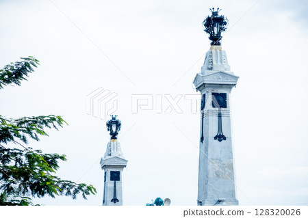 Top view of Paris style lamp post head on Makkhawan Rangsan Bridge, focus selective Top view of Paris style lamp post head on Makkhawan Rangsan Bridge, focus selective 128320026