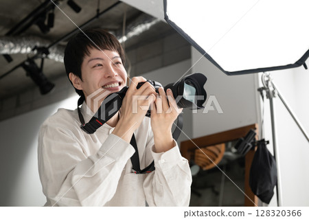 一個男人開槍 一個男人開槍 128320366