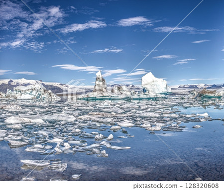 Jokulsarlon glacier lagoon with icebergs Iceland Jokulsarlon glacier lagoon with icebergs Iceland 128320608