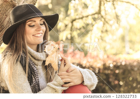 Young lady with leaf outdoor Young lady with leaf outdoor 128322733