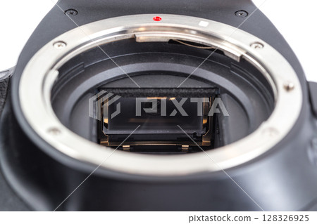 DSLR Camera body with exposed focusing screen 128326925