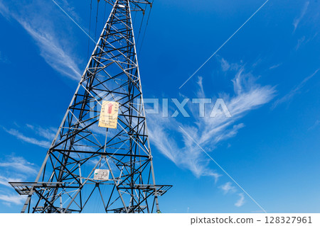 鋼塔和藍天 鋼塔和藍天 128327961