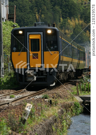 鳥取、四季漫步、鯉魚旗河、瀨戶川 鳥取、四季漫步、鯉魚旗河、瀨戶川 128329578