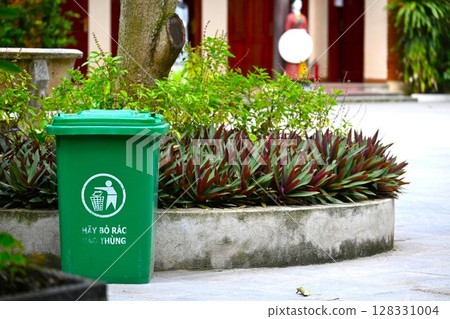 Vietnam trash can Vietnam trash can 128331004
