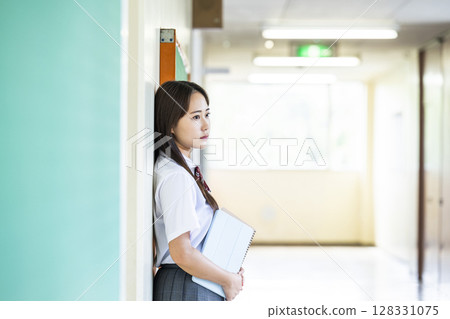 學校女生高調 128331075