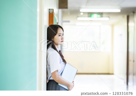 學校女生高調 128331076