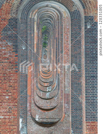 The semi-circular arches vaulting supporting brick piers, composed of traditional red bricks topped with smooth limestone 128331805