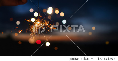 閃耀的手持煙火 128331898