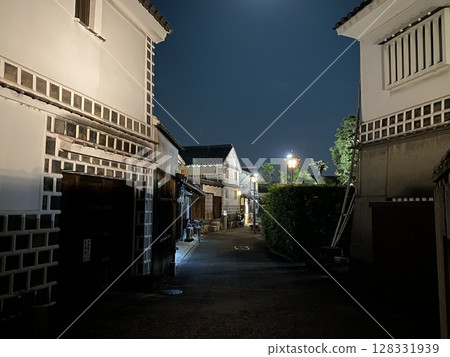 倉敷美觀地區的歷史建築在倉敷的城市景觀中格外醒目 倉敷美觀地區的歷史建築在倉敷的城市景觀中格外醒目 128331939
