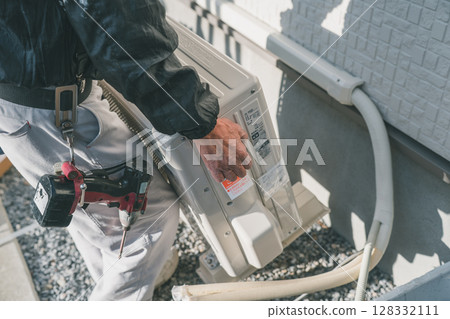 Air conditioner installation Air conditioner installation 128332111