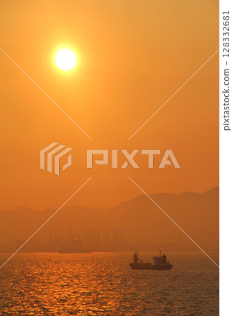 The sunset over Osaka Bay as seen from the large roof ring at the Osaka Kansai Expo 128332681