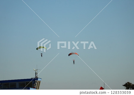 （埼玉縣桶川機場）高空跳傘者 128333039