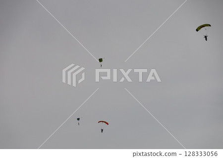 （埼玉縣桶川機場）高空跳傘者 128333056