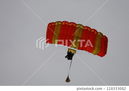 （埼玉縣桶川機場）高空跳傘者 128333082