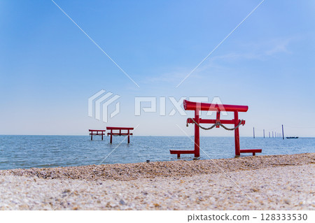 (Saga Prefecture) Ariake Sea, Ooguo Shrine's underwater torii gate 128333530
