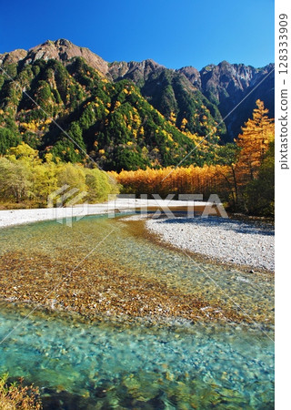 中秋的北阿爾卑斯山上高地 128333909