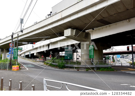Yokohama City - Entrance to the expressway (Daisan Keihin/Yokohama Shindo) on Shin-Yokohama Street 128334482
