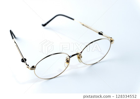 Glasses glasses glasses 128334552