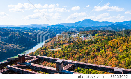苗木城跡（秋天）：從天守閣眺望笠置山 128335092