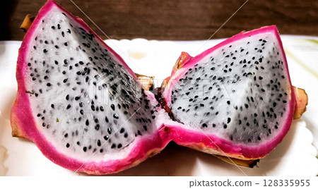 Freshly Cut Dragon Fruit Halves 128335955