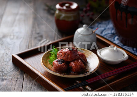 A photo of Kishu Nankou plums with dried bonito plums elegantly arranged on Japanese tableware A photo of Kishu Nankou plums with dried bonito plums elegantly arranged on Japanese tableware 128336134