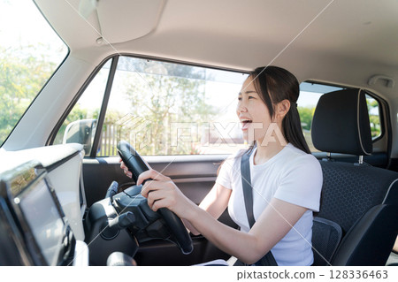 女人開車 128336463