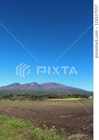 淺間山在秋天 128337017