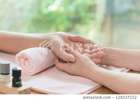 手部護理、手部按摩、觸摸護理 128337152