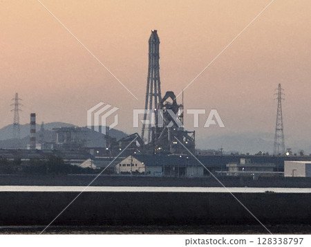 工廠染成了夕陽 工廠染成了夕陽 128338797