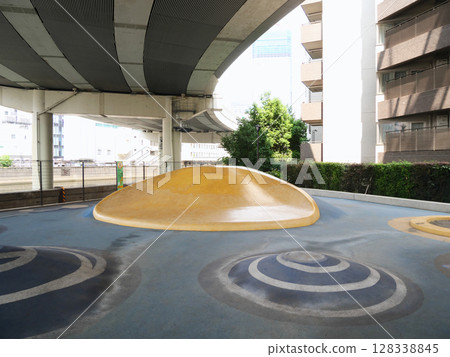 Scenery of the park under the overpass | Kayabacho 128338845