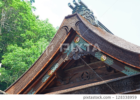 The cypress bark roof and gable of the worship hall of Mihotsuhime Shrine, Kotohira Shrine, Kagawa Prefecture 128338959