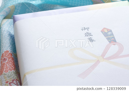 Year-end gifts wrapped in furoshiki 128339009