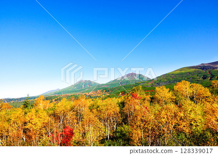 The gorgeous Tokachi mountain range seen from Bougakudai in Biei, Hokkaido in mid-autumn October The gorgeous Tokachi mountain range seen from Bougakudai in Biei, Hokkaido in mid-autumn October 128339017