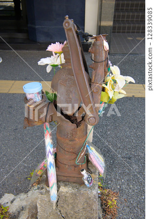 A manual pump conveying the devastation caused by the atomic bombing. Photographed in July 2025 A manual pump conveying the devastation caused by the atomic bombing. Photographed in July 2025 128339085